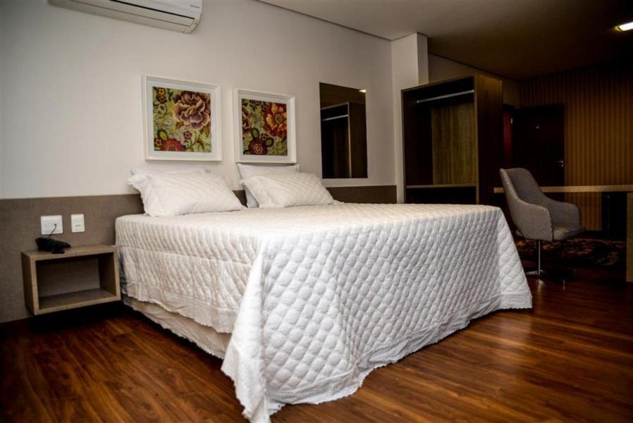 Grand Cafe Hotel Manhuacu Bagian luar foto