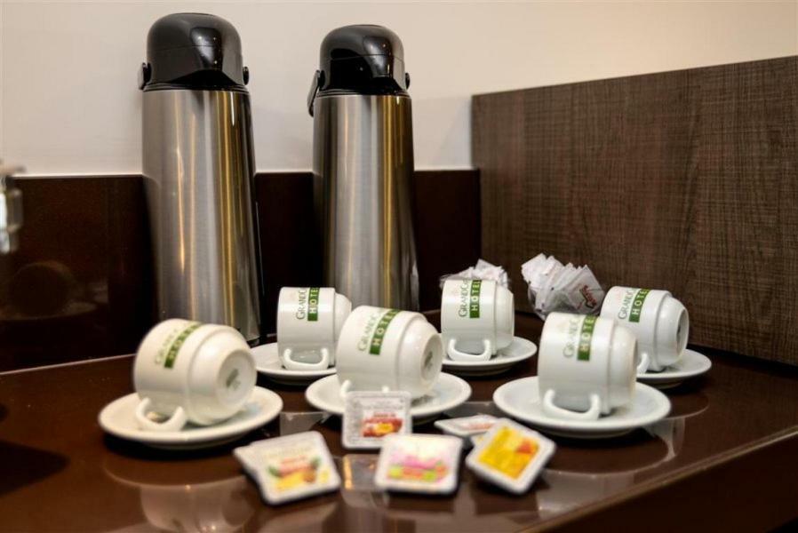 Grand Cafe Hotel Manhuacu Bagian luar foto