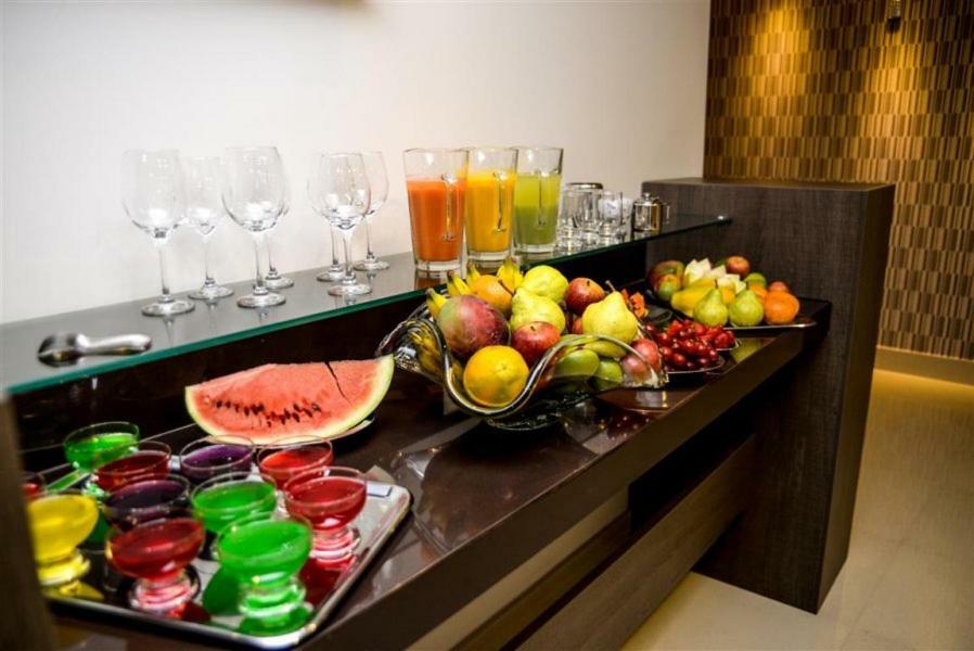 Grand Cafe Hotel Manhuacu Bagian luar foto