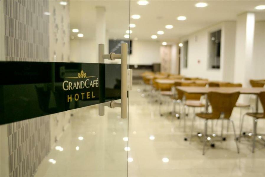 Grand Cafe Hotel Manhuacu Bagian luar foto